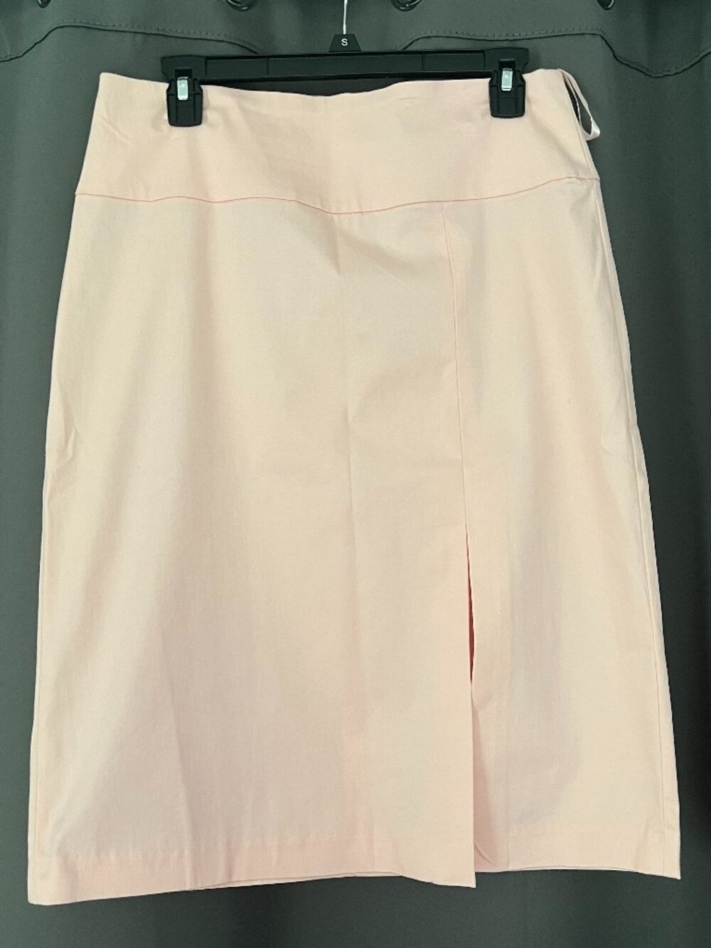 Banana Republic Pink Pencil Skirt, size 6.